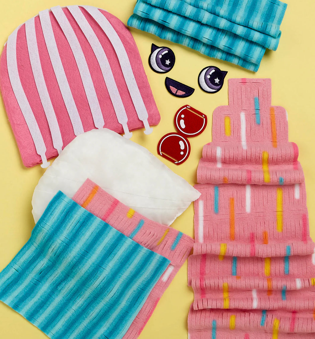 Magic Scrunch Pillow: Cupcake