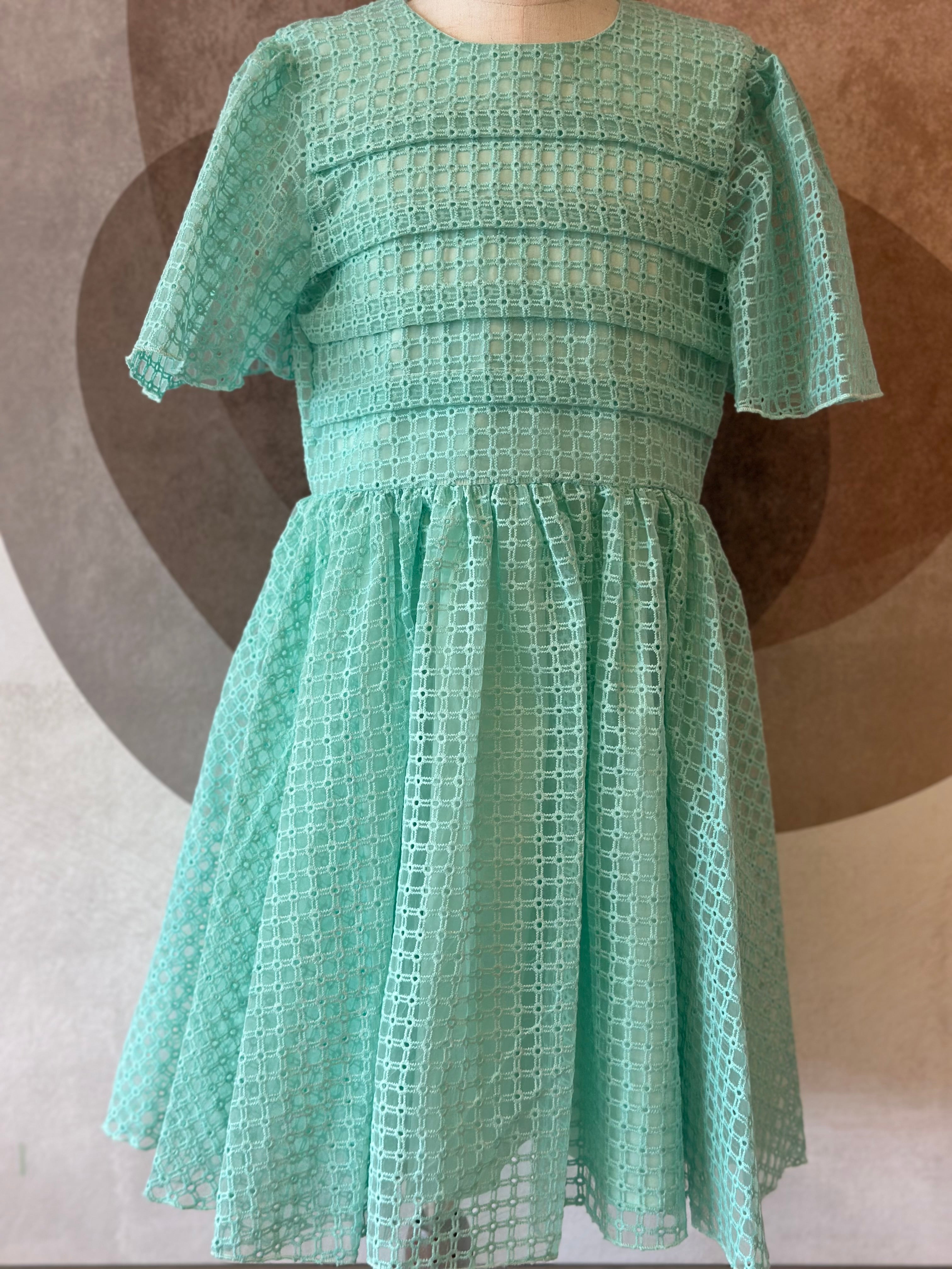 3 / Green